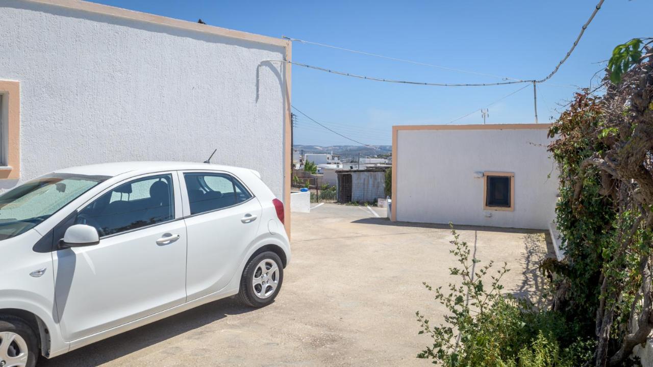 Limestone In Milos Triovasálos Exterior foto